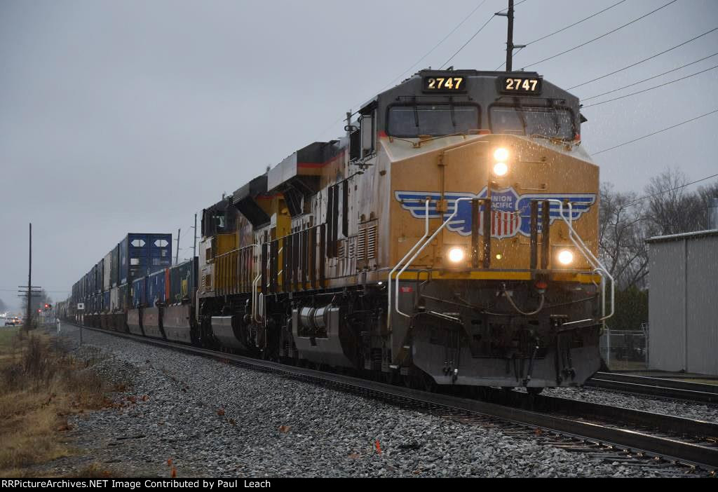 Intermodal cruises south in the rain